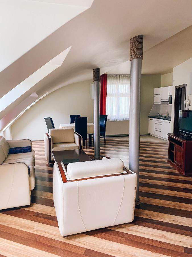 Riverside Apartments Thalia การ์โลวีวารี ภายนอก รูปภาพ