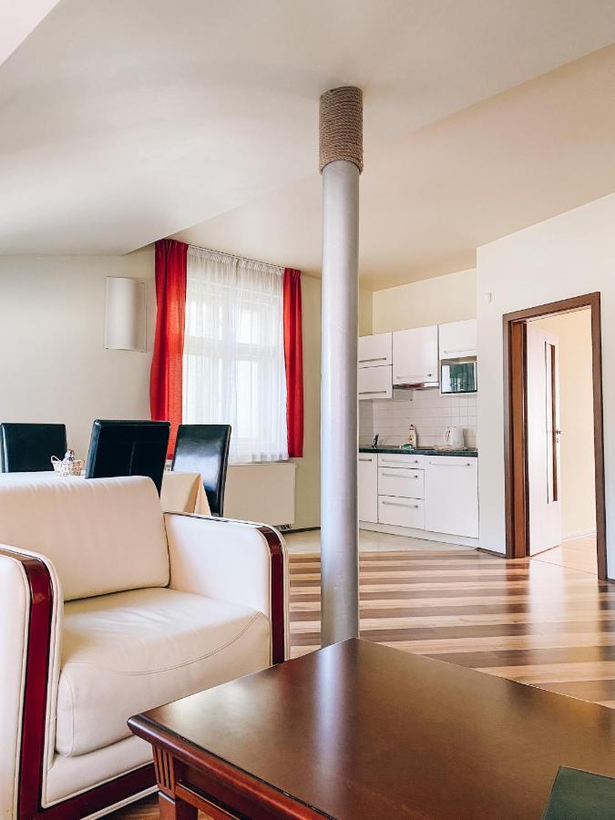 Riverside Apartments Thalia การ์โลวีวารี ภายนอก รูปภาพ