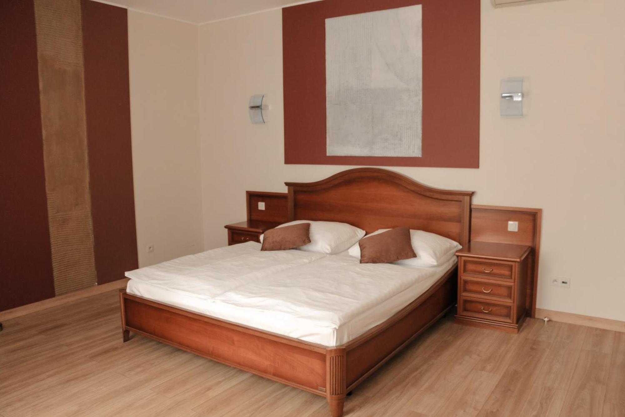 Riverside Apartments Thalia การ์โลวีวารี ภายนอก รูปภาพ
