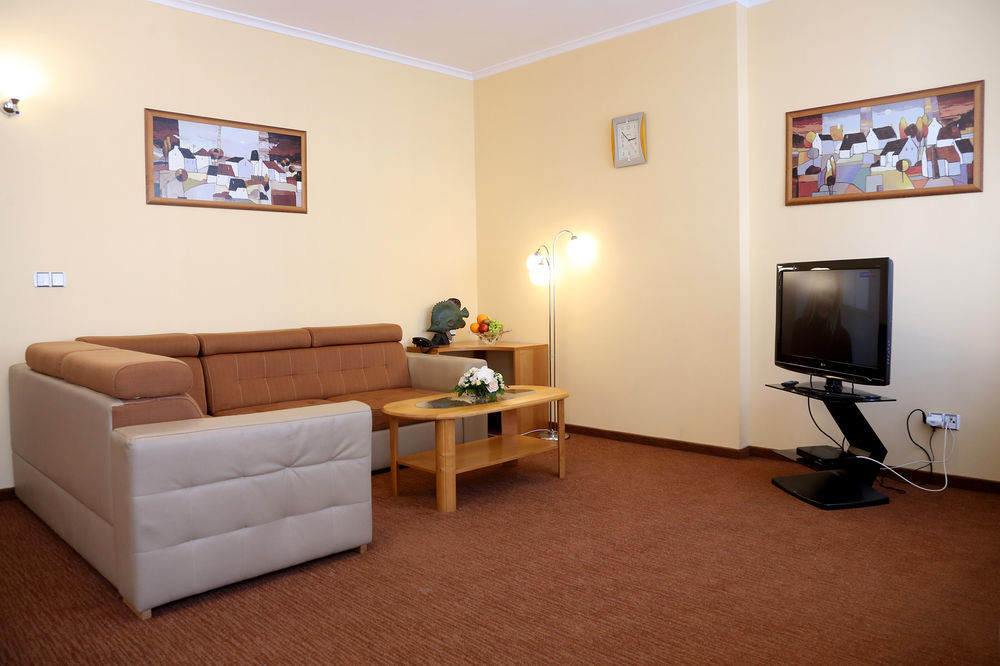 Riverside Apartments Thalia การ์โลวีวารี ภายนอก รูปภาพ